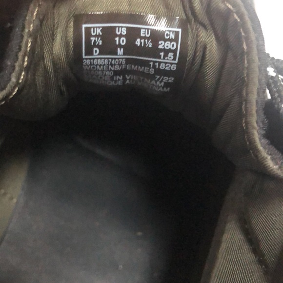 Clarks Wallabee Black Quilted Boots size 10 - Picture 7 of 12